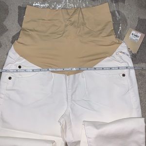 a:glow White Maternity Jeans (crop) NWT